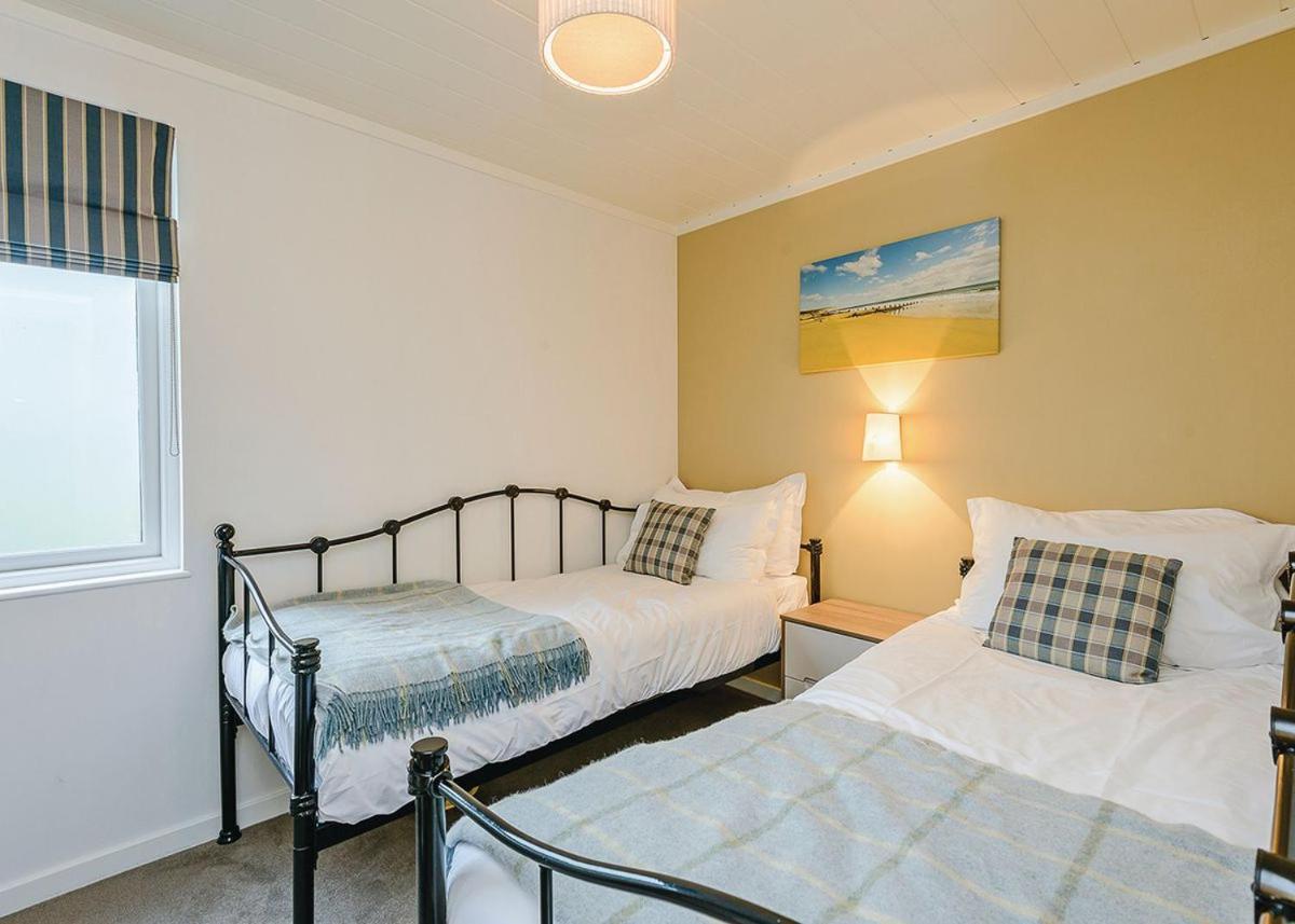 Woodside Coastal Retreat 호텔 Fishbourne  외부 사진