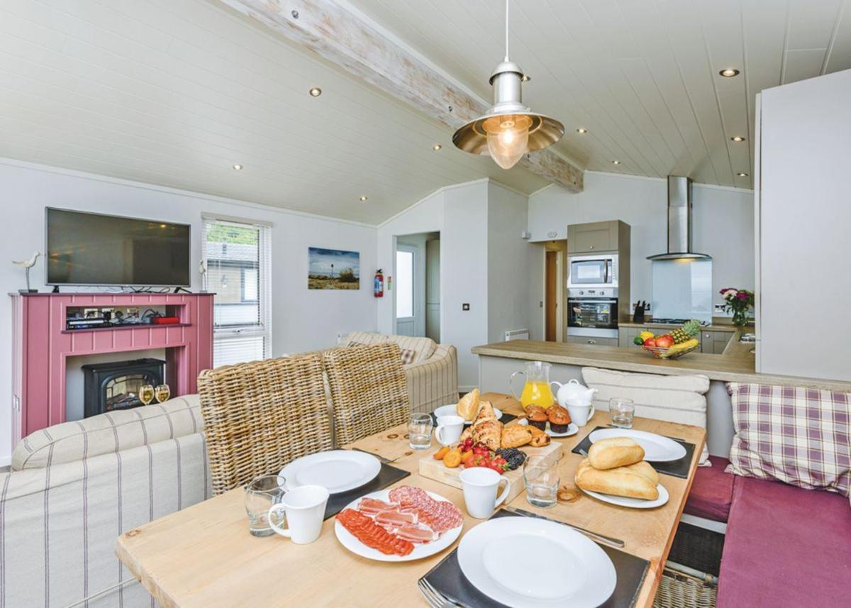 Woodside Coastal Retreat 호텔 Fishbourne  외부 사진