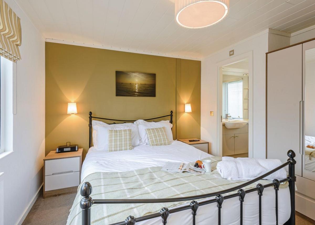 Woodside Coastal Retreat 호텔 Fishbourne  외부 사진