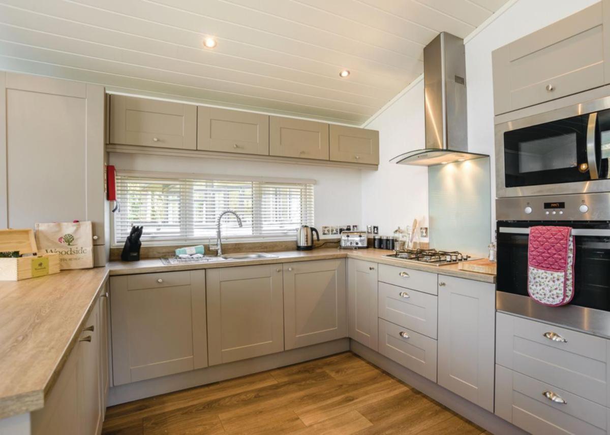 Woodside Coastal Retreat 호텔 Fishbourne  외부 사진