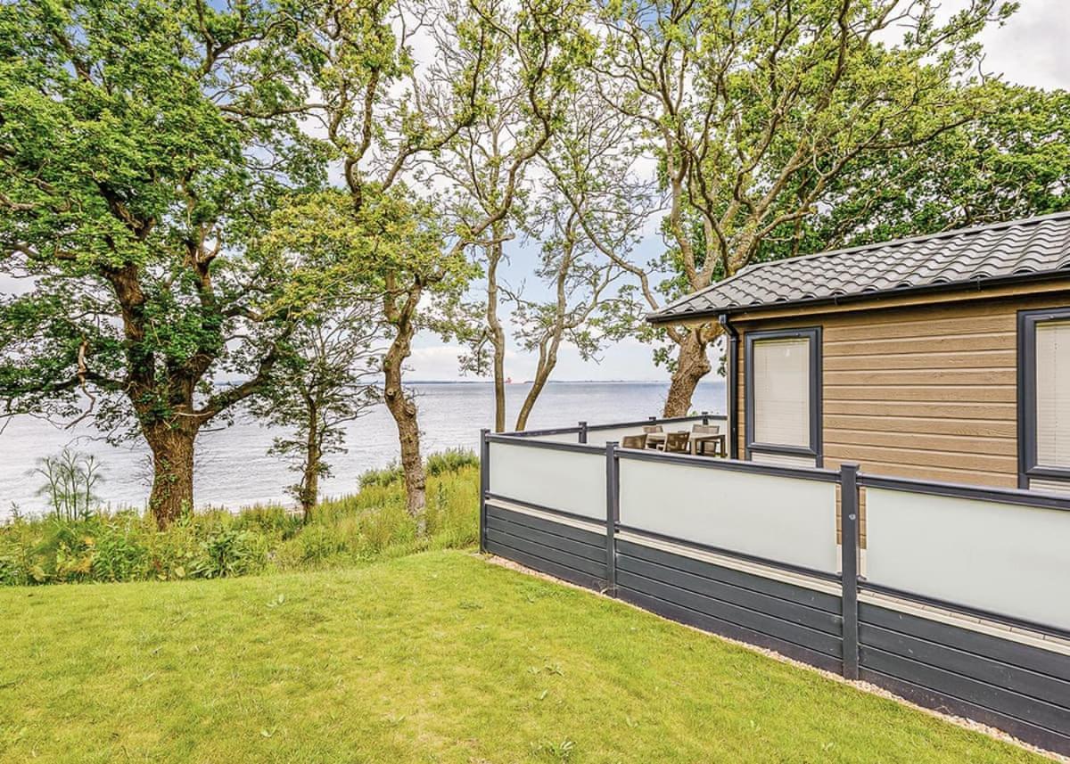 Woodside Coastal Retreat 호텔 Fishbourne  외부 사진