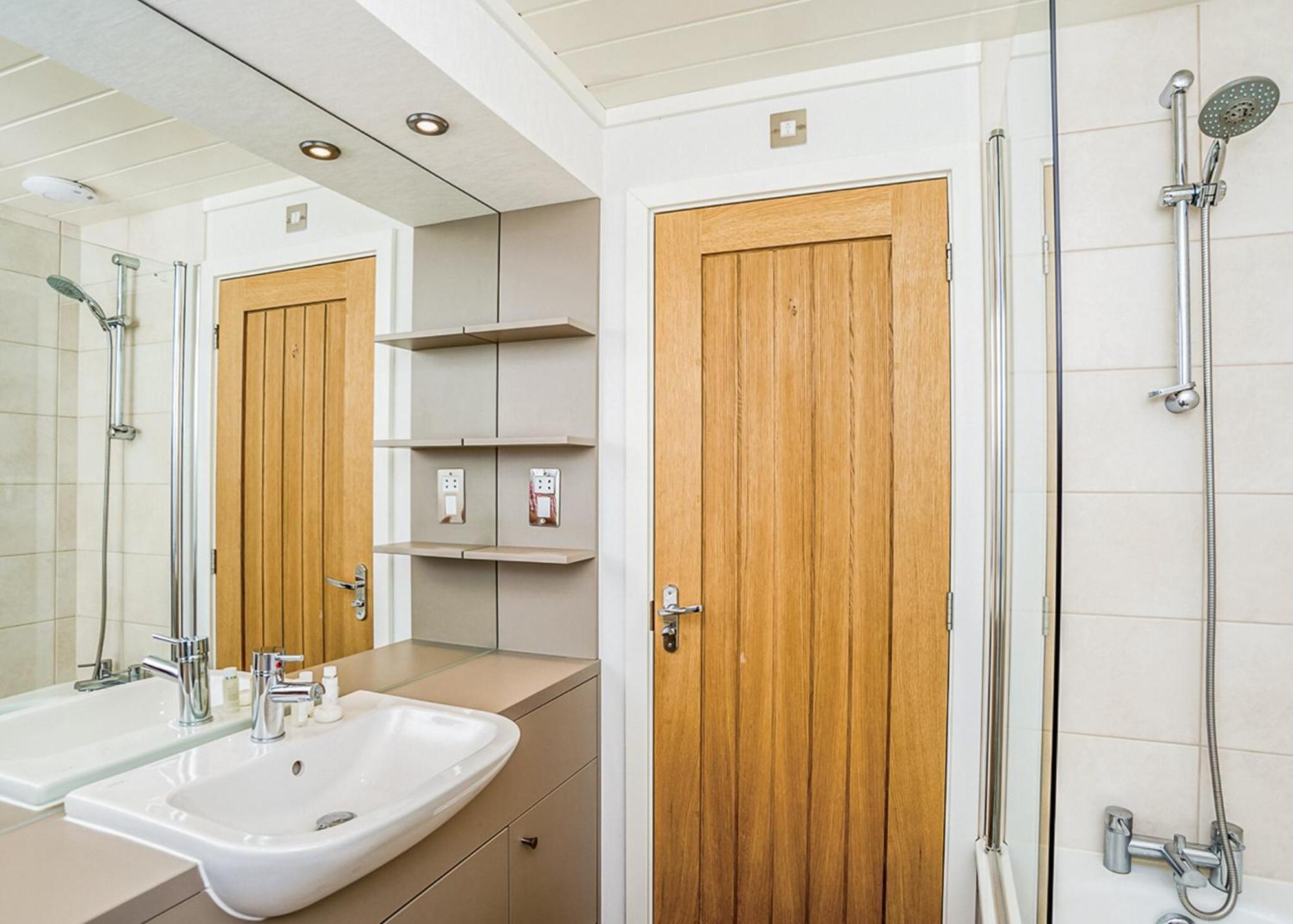 Woodside Coastal Retreat 호텔 Fishbourne  객실 사진